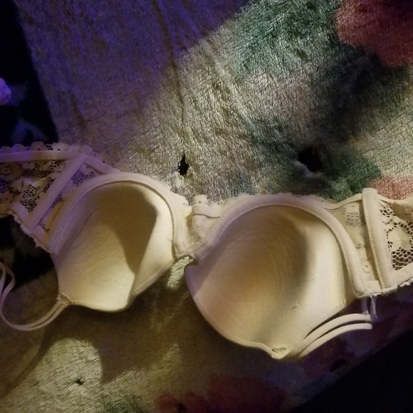 No Boundaries Bra & Victoria Secret Angel Thong - Picture 4 of 8